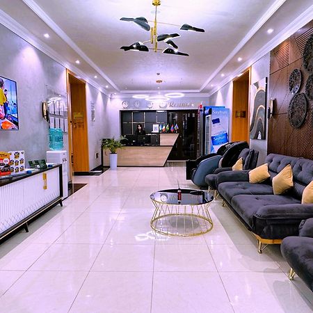 The Moon Tashkent Hotel ภายนอก รูปภาพ