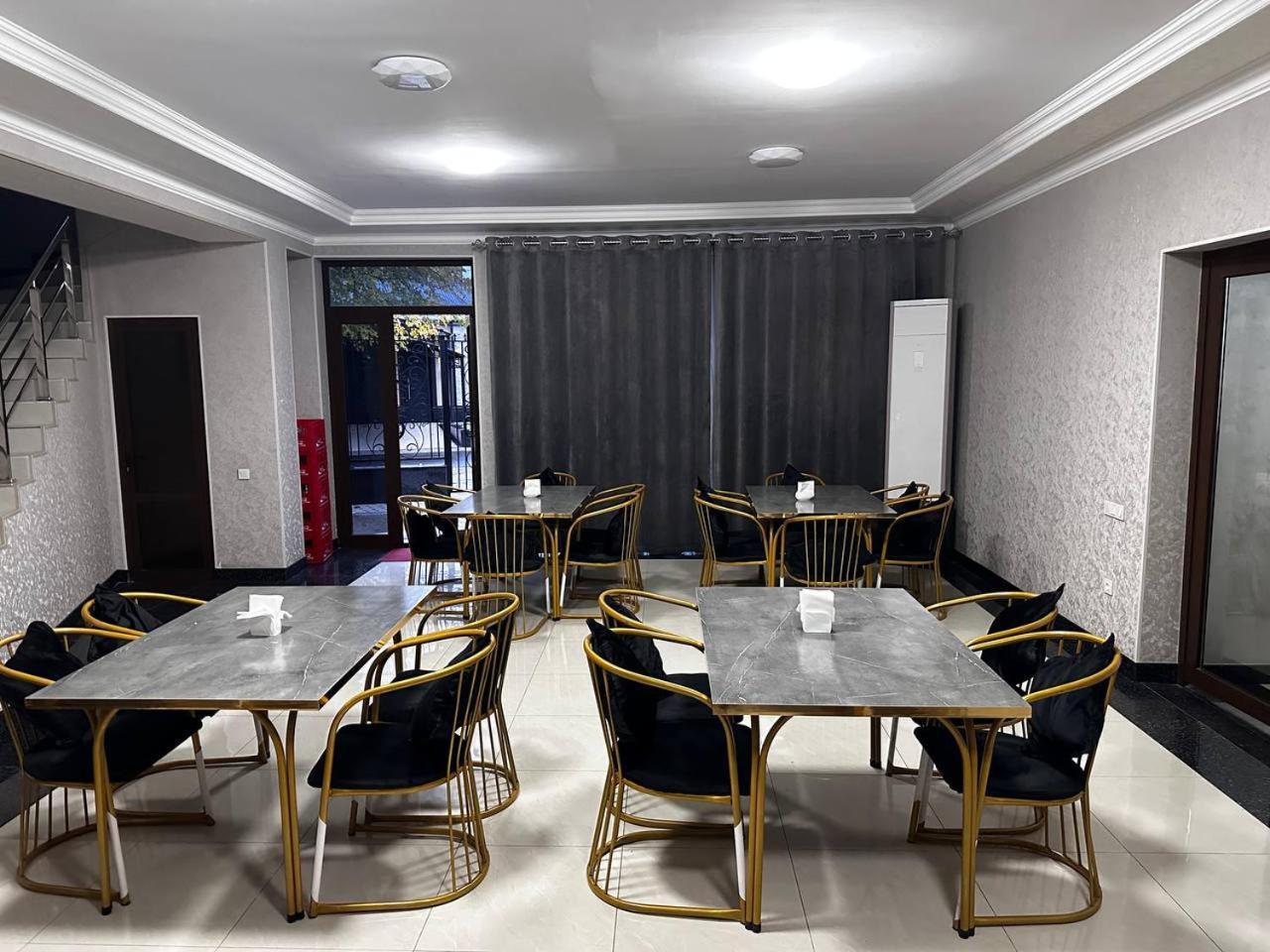 The Moon Tashkent Hotel ภายนอก รูปภาพ