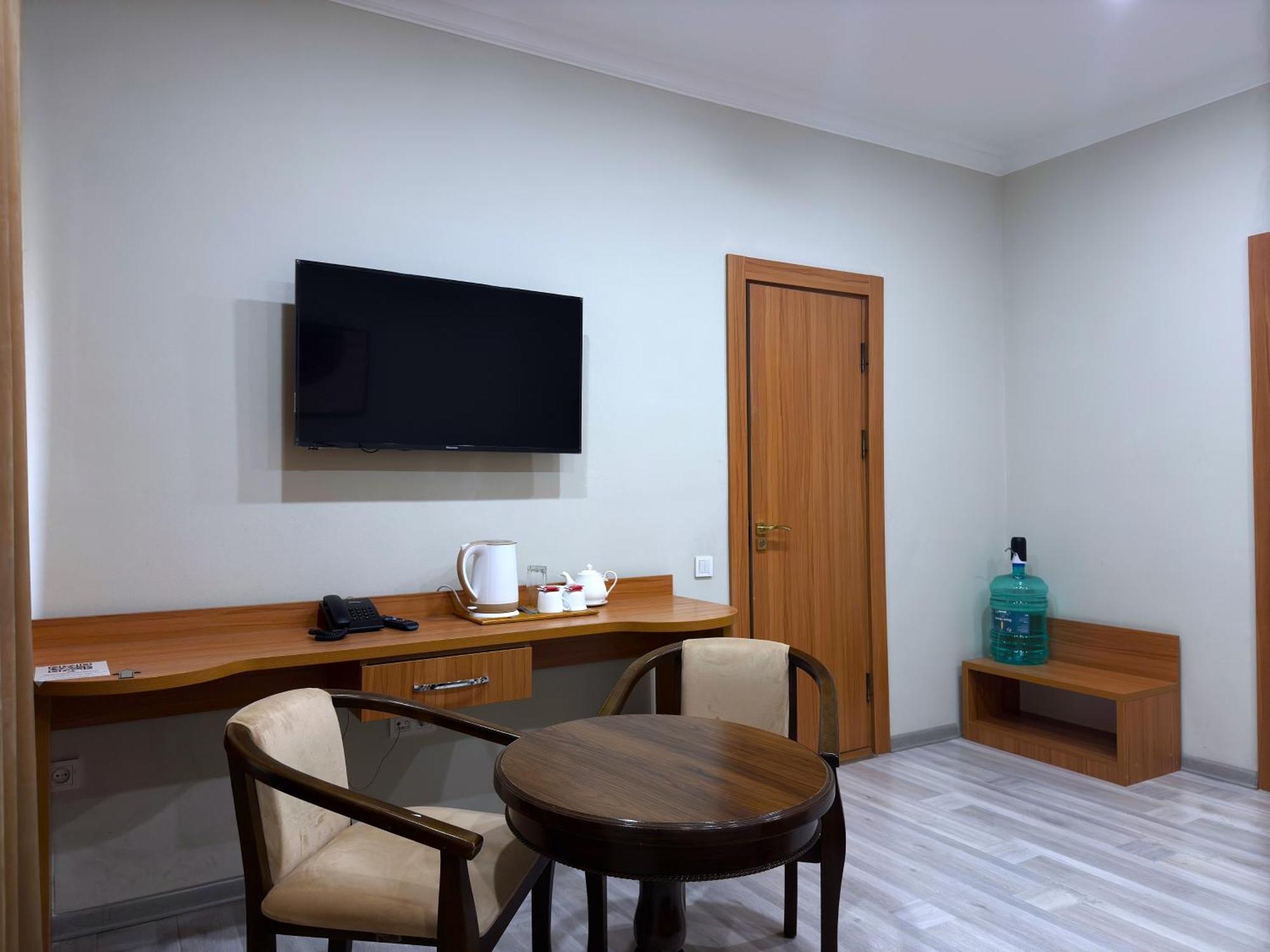 The Moon Tashkent Hotel ภายนอก รูปภาพ