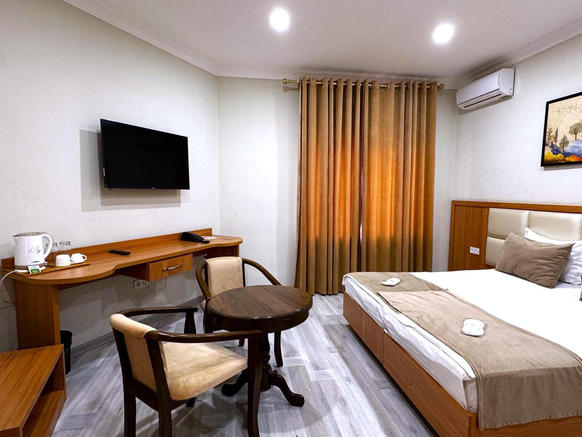 The Moon Tashkent Hotel ภายนอก รูปภาพ
