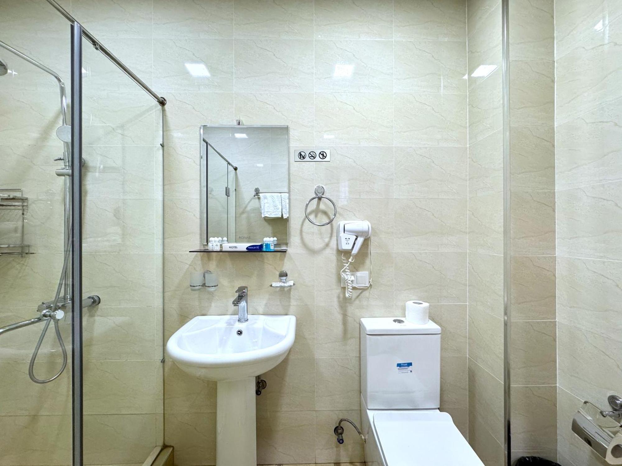 The Moon Tashkent Hotel ภายนอก รูปภาพ