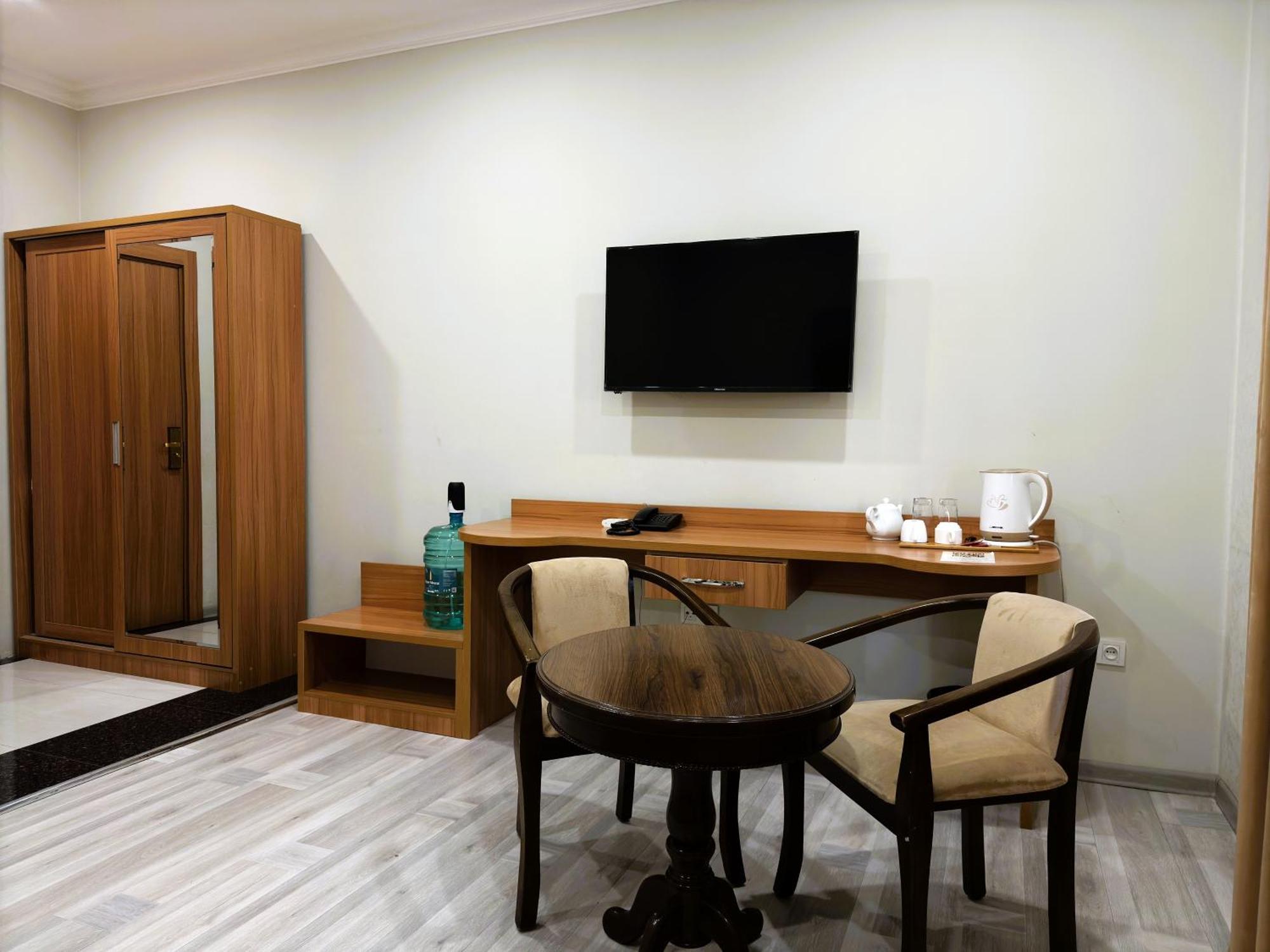 The Moon Tashkent Hotel ภายนอก รูปภาพ